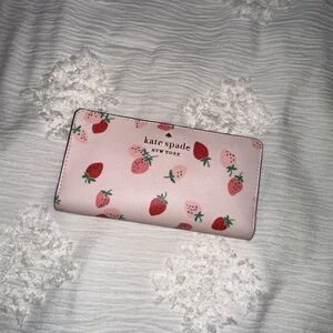 Kate Spade Pink Strawberry Wallet 🍓💕
